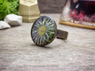 Kép 1/2 - Műgyanta préselt virágos kócos százszorszép gyűrű