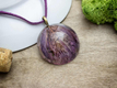 Kép 1/2 - Műgyanta préselt lila virágos nyaklánc