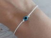 Kép 1/4 - Nazar szeme kék amulett pöttöm fehér karkötő