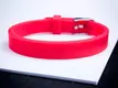Kép 2/4 - Személyre szabott 3 gravírozható medálos MoMents piros színű szilikon karkötő