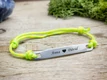 Kép 1/2 - Szeretet egyedi lapbetétes zöld mintás microcord karkötő