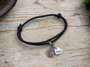 Anyai szeretet fekete paracord karkötő