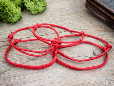 Kabbala védelmező vörös paracord karkötő 5 dbos csomag