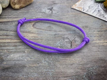 Barátság lila paracord gyerek karkötő