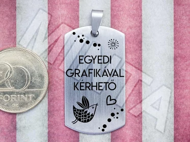 Egyedi grafikával gravírozott acél téglalap medál