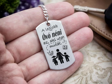 A legjobb óvó néni az aki medálos kulcstartó