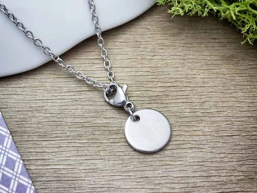Gravírozható kerek charm medál nyakláncon