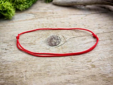 Kabbala védelmező vörös microcord karkötő