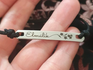 Elmúlik lapbetétes paracord karkötő