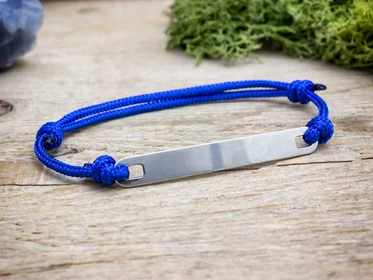Gravírozható lapbetétes királykék microcord karkötő