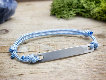 Gravírozható lapbetétes babakék microcord karkötő