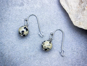 Dalmata jáspis lógós drót fülbevaló 8mm
