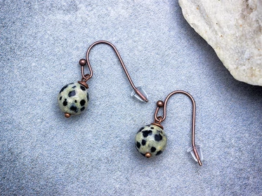 Dalmata jáspis lógós réz drót fülbevaló 8mm