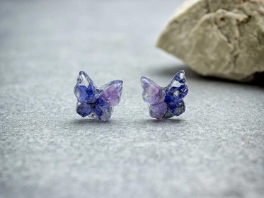Kék nefelejcs pillangó műgyanta acél beszúrós fülbevaló
