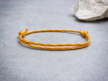 Szorgalom arany barna paracord karkötő