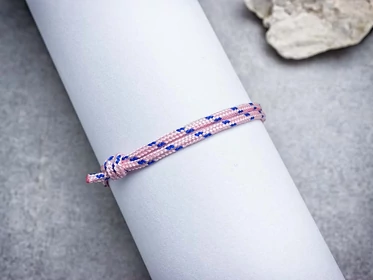 Temperamentumos rózsaszín paracord karkötő
