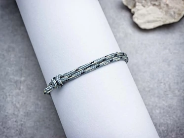 Alázatosság szürke paracord gyerek karkötő