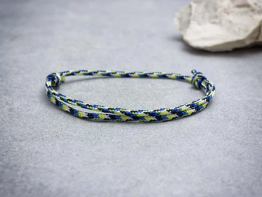 Megnyugtató kék paracord karkötő