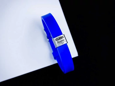 Legjobb Keresztanya medálos MoMents királykék színű szilikon karkötő
