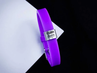 Legjobb Keresztanya medálos MoMents lila színű szilikon karkötő
