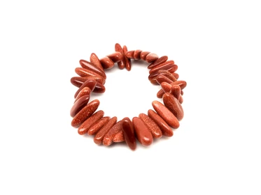 Goldstone vörös long chips karkötő 14-20x4-7mm