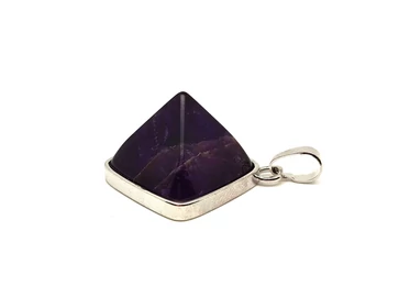 Piramis medál fémmel ametiszt 2x2cm