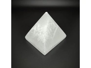 Szelenit piramis 4x4x4,5cm