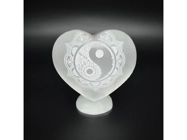 Szelenit szív álló yin yang 6-7cm