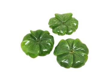 Virág faragott átfúrt Jáde nefrit 4cm