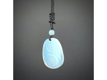 Csepp maori opalit medál zsinóron 2,5x3,5cm