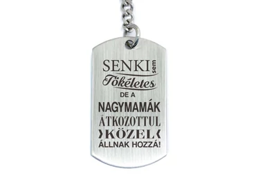 Senki sem tökéletes de a nagymamák acél medálos kulcstartó