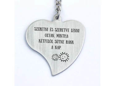 Szeretve lenni acél szív medálos kulcstartó