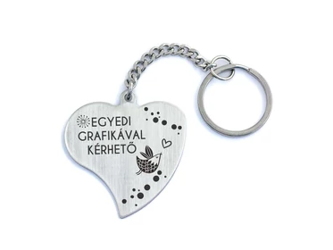 Személyre szabott feliratos szív medálos kulcstartó