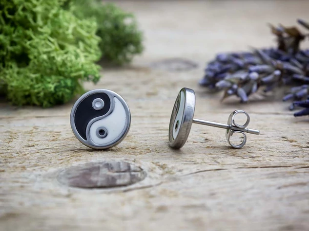 Yin Yang acél beszúrós fülbevaló