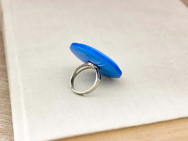 Kék gombos gyűrű