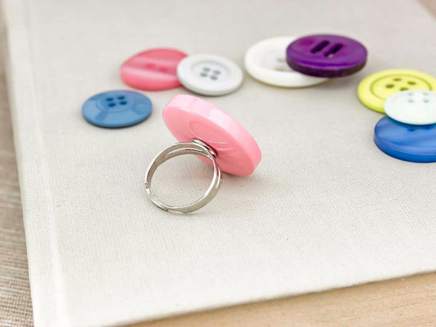 Rózsaszín gombos gyűrű