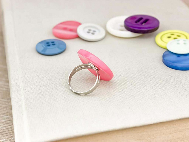 Rózsaszín gombos gyűrű