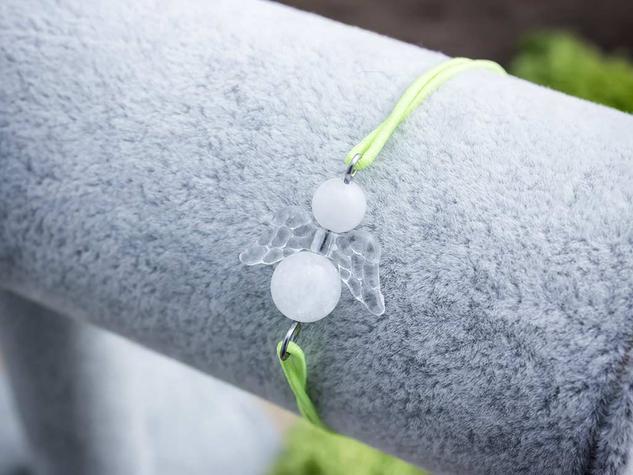 Fejlődés angyala neonzöld gumis jáde ásvány karkötő