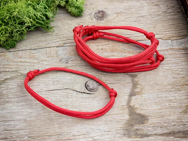 Kabbala védelmező vörös paracord karkötő