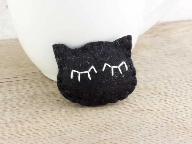 Gyapjúfilc fekete cica mini kitűző