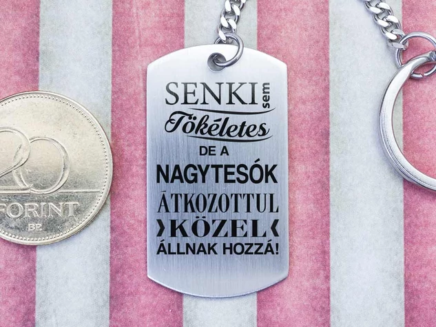 Senki sem tökéletes de a nagytesók acél medálos kulcstartó
