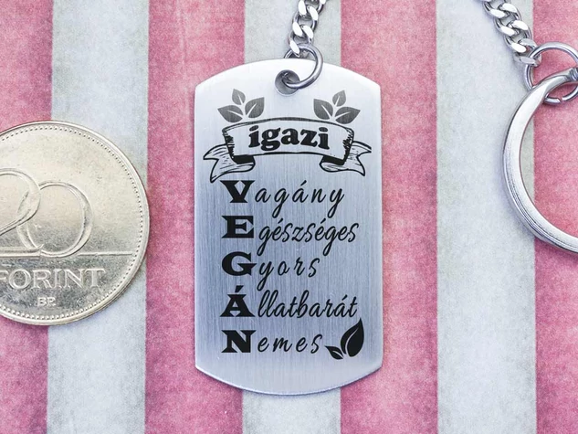 Igazi vegán acél medálos kulcstartó