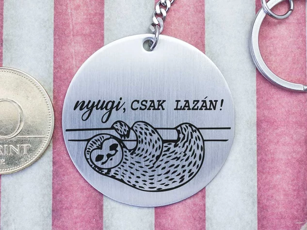 Nyugi csak lazán acél medálos kulcstartó