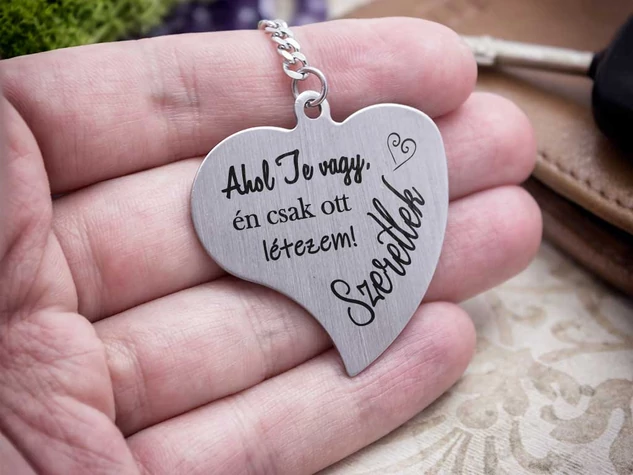 Ahol te vagy ott létezem acél medálos kulcstartó