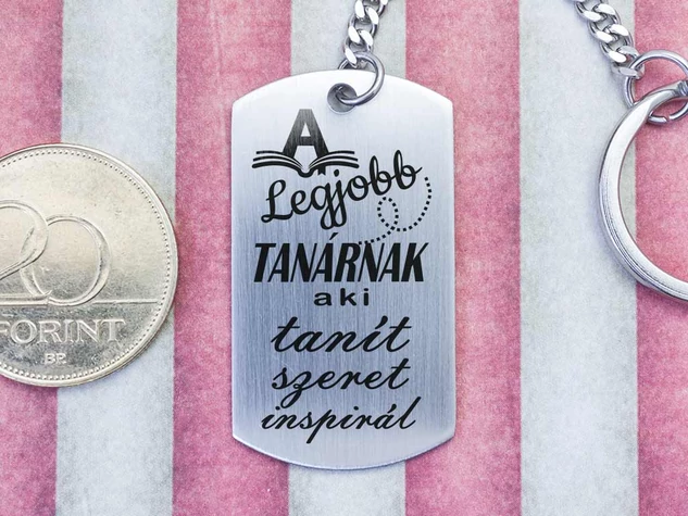 A legjobb tanár aki medálos kulcstartó