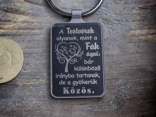 A testvérek olyanok medálos kulcstartó