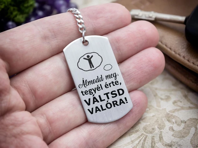 Álmodd meg acél medálos kulcstartó