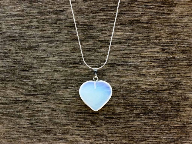 Opalit üveg szív ásvány medál
