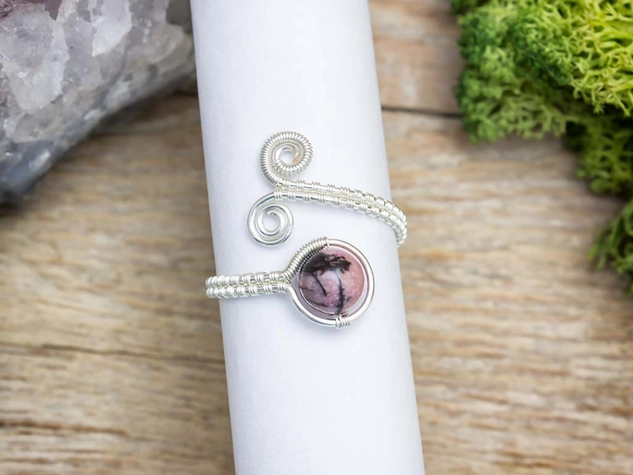 Rodonit ezüst színű drót gyűrű