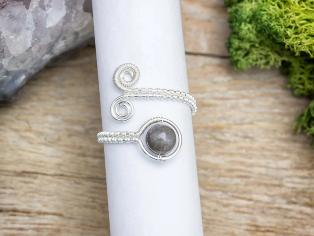 Labradorit ezüst színű drót gyűrű